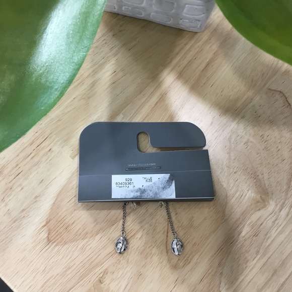 🌸 3/$25 Reitmans Beautiful Earrings - Picture 3 of 3